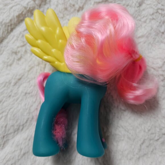 2010 My Little Pony Power Ponies Saddle Rager Fluttershy Toy Figure - Picture 2 of 4